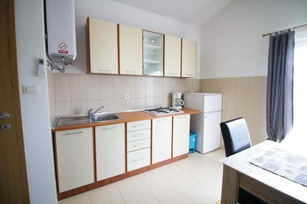 Sebi Apartment 300 M From Beach 罗维尼 外观 照片