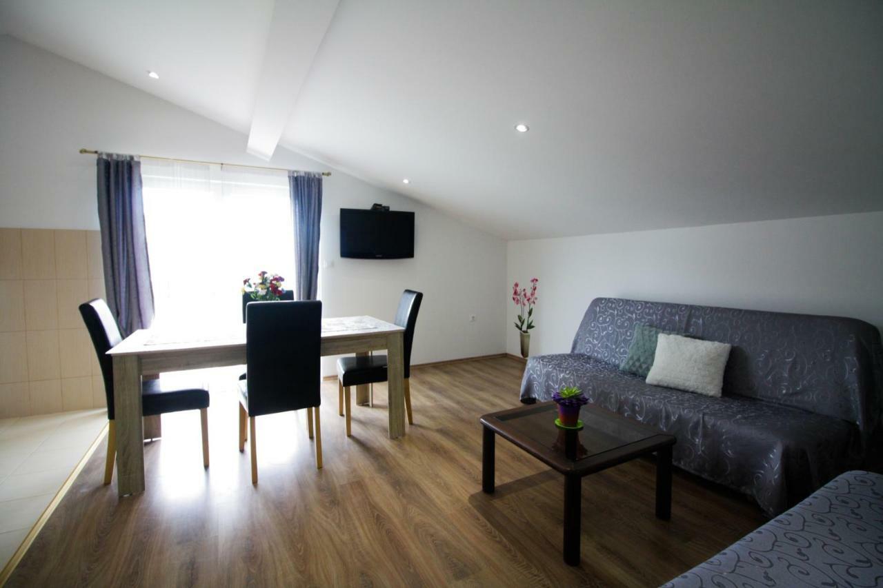 Sebi Apartment 300 M From Beach 罗维尼 外观 照片