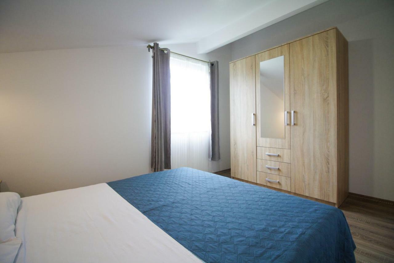 Sebi Apartment 300 M From Beach 罗维尼 外观 照片